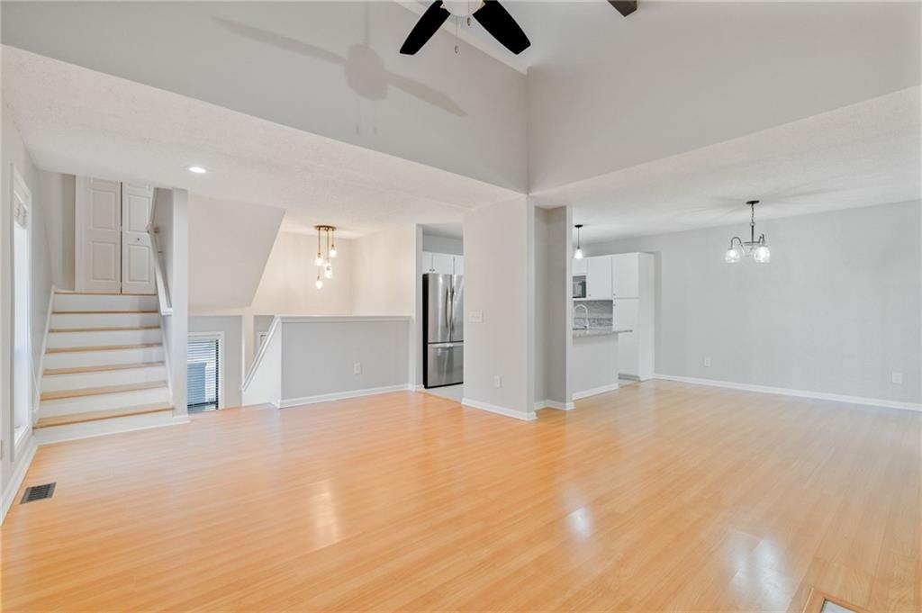 1064 Creatwood Circle SE