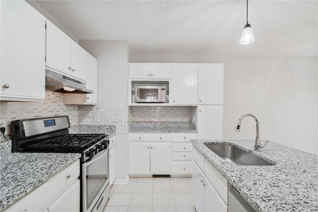 1064 Creatwood Circle SE