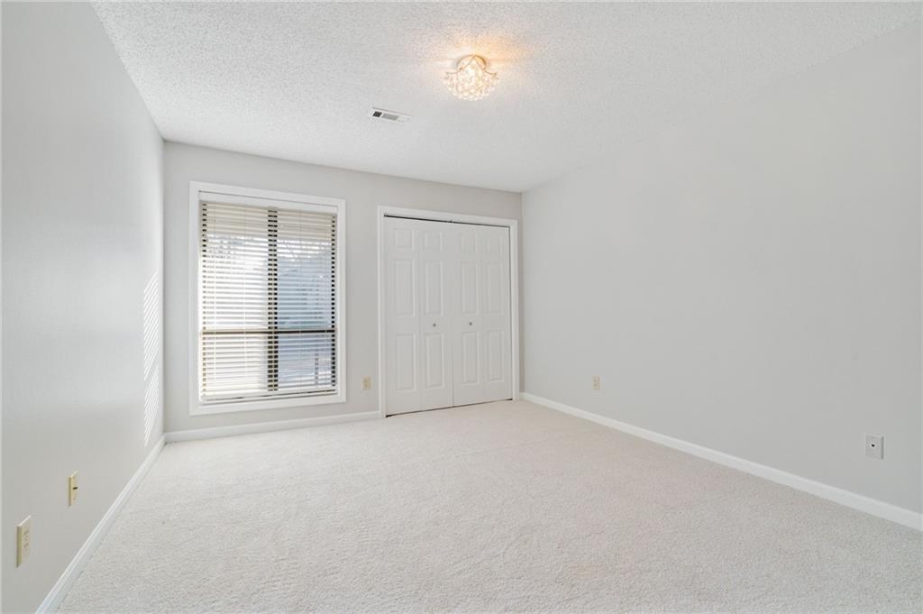 1064 Creatwood Circle SE