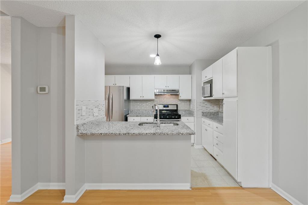 1064 Creatwood Circle SE