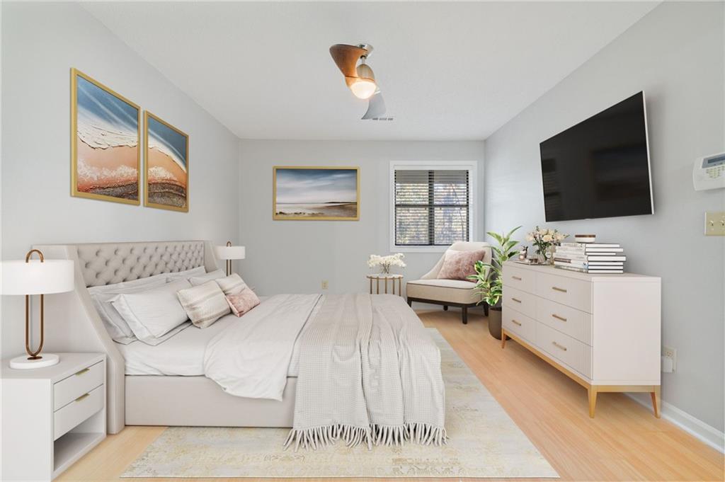 1064 Creatwood Circle SE