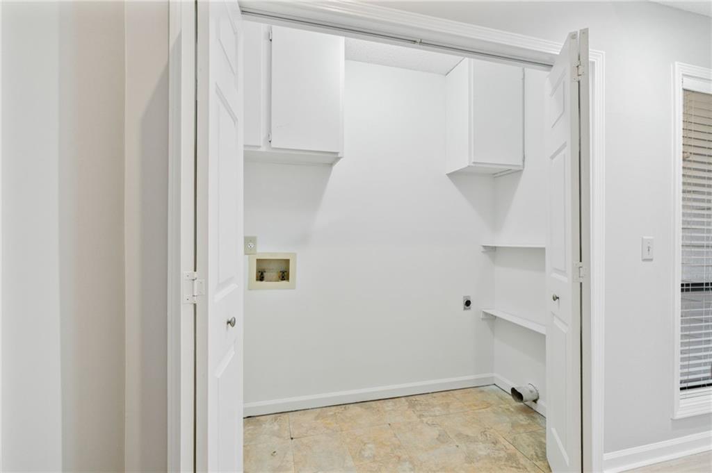 1064 Creatwood Circle SE