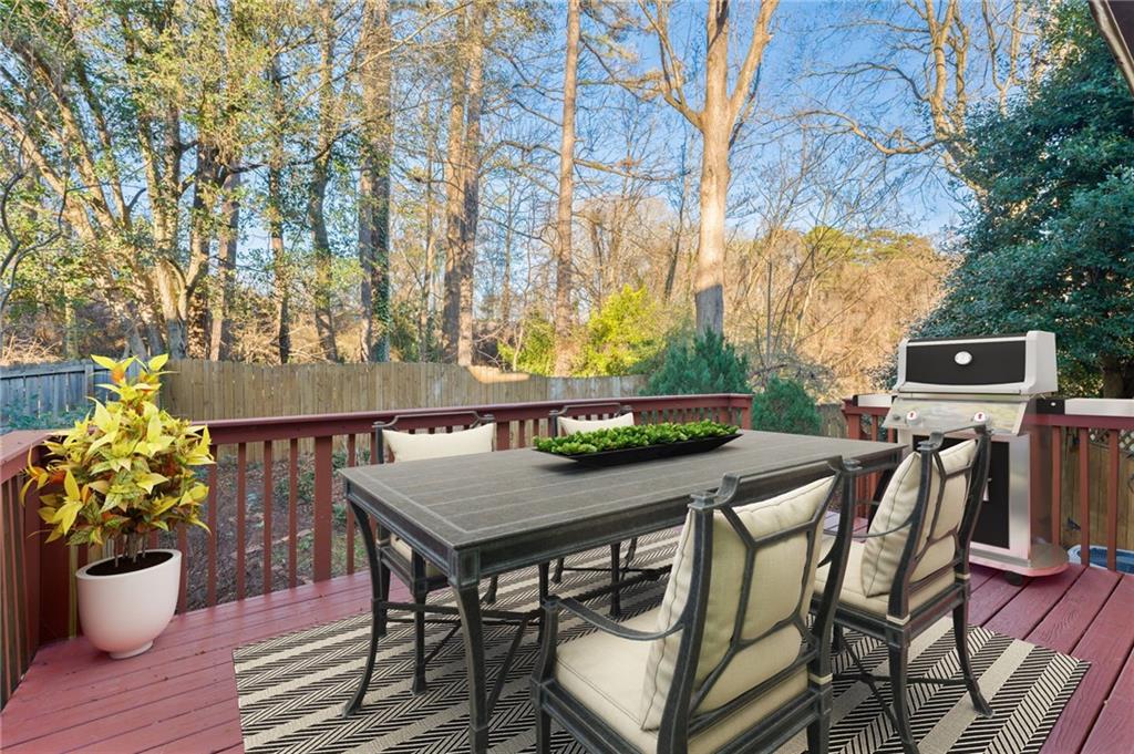 1064 Creatwood Circle SE