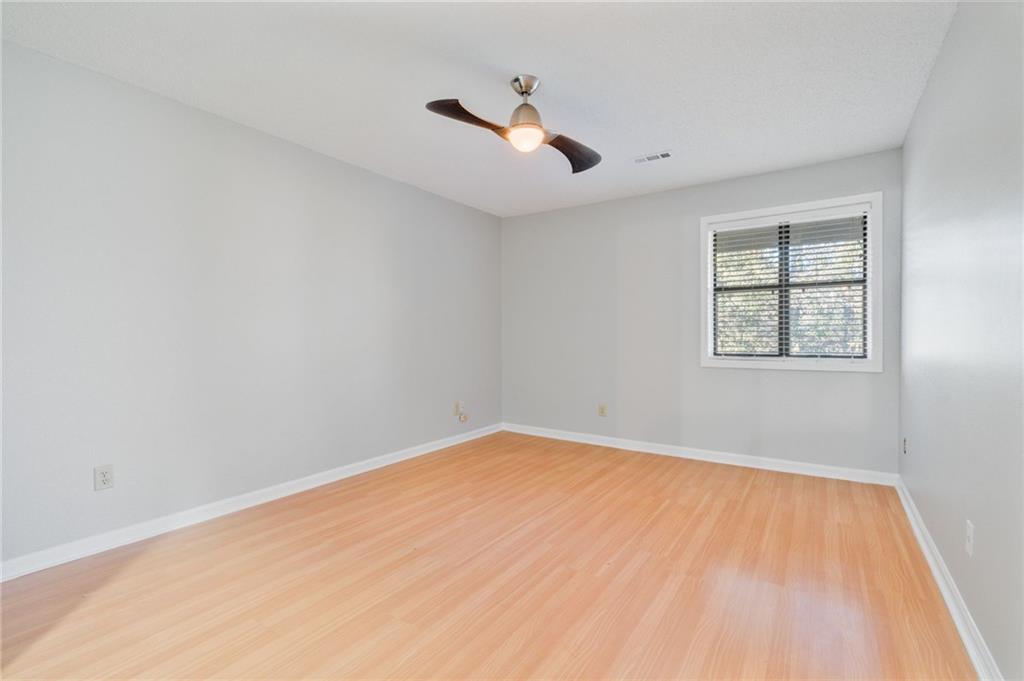 1064 Creatwood Circle SE