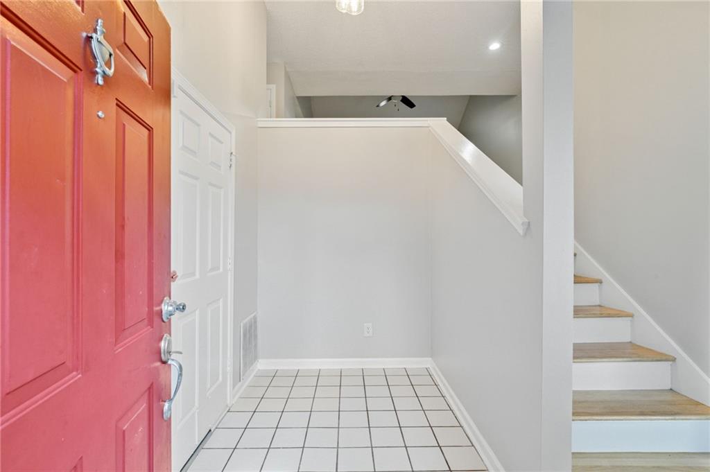 1064 Creatwood Circle SE