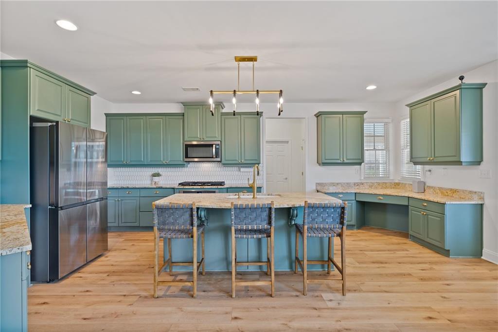 2613 Lakefield Court.