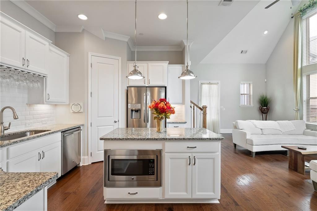 332 Symphony Way. SE