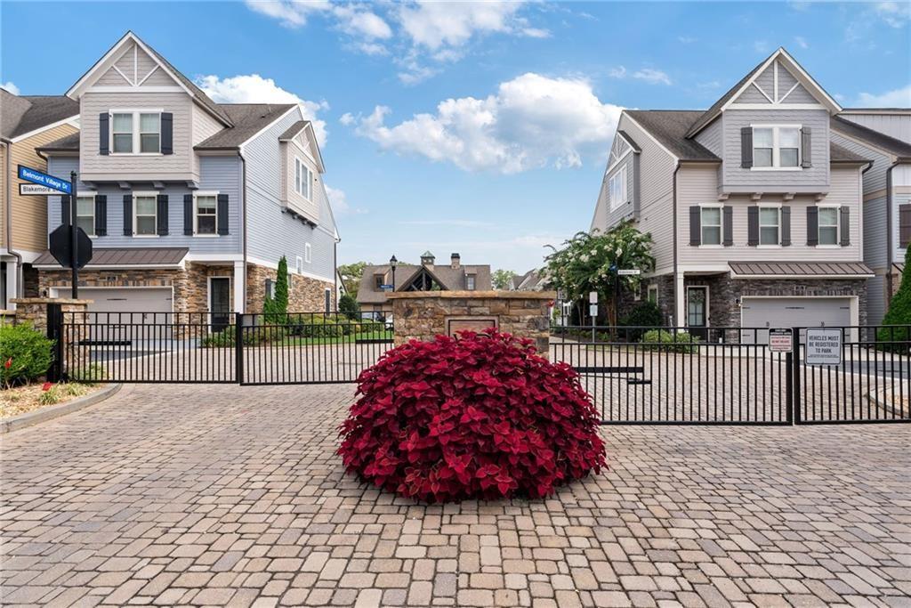 332 Symphony Way. SE