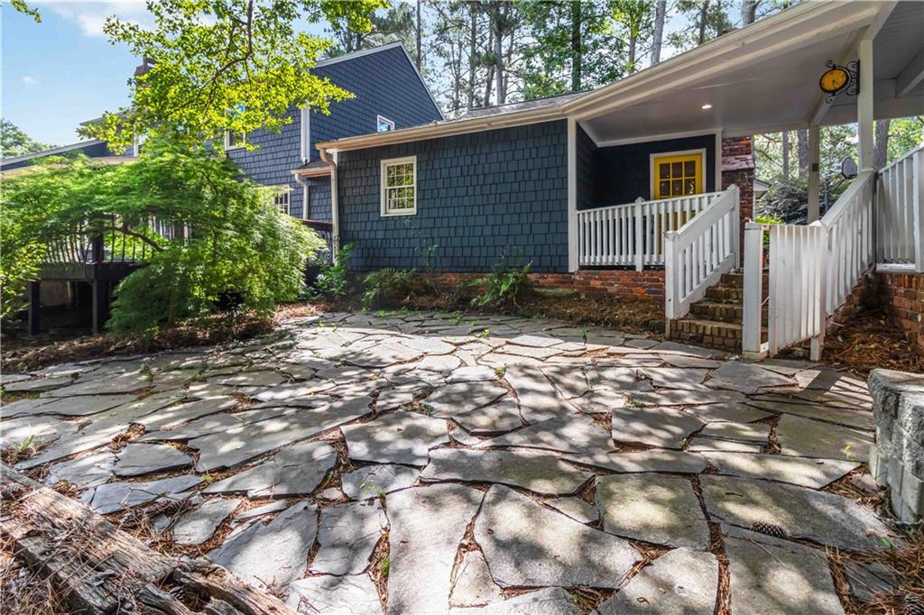 1367 Lansdowne Court SW