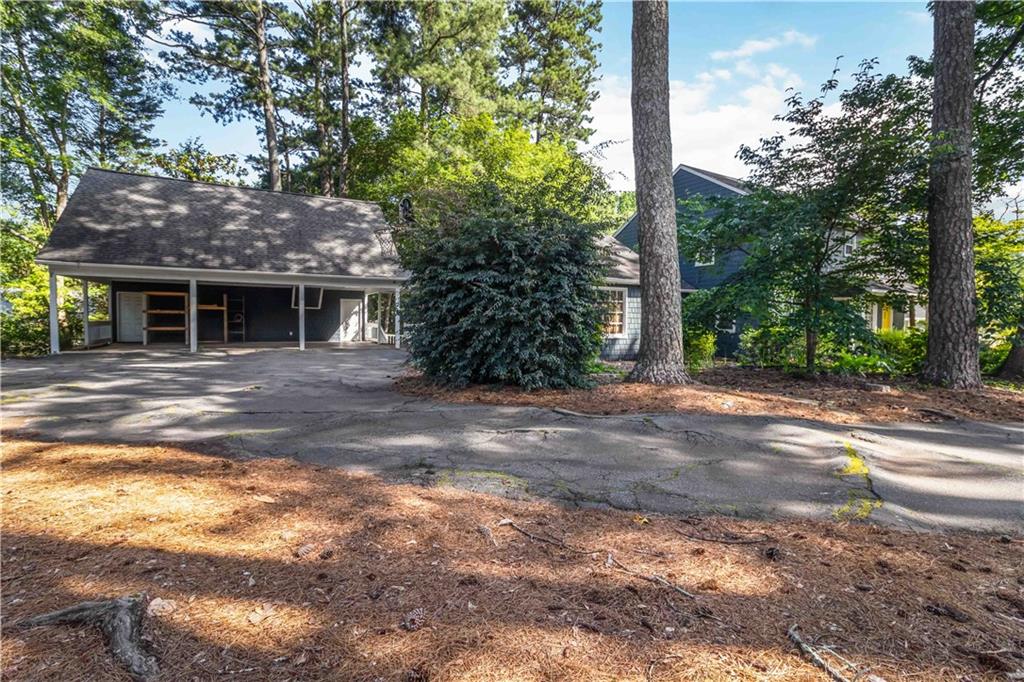 1367 Lansdowne Court SW