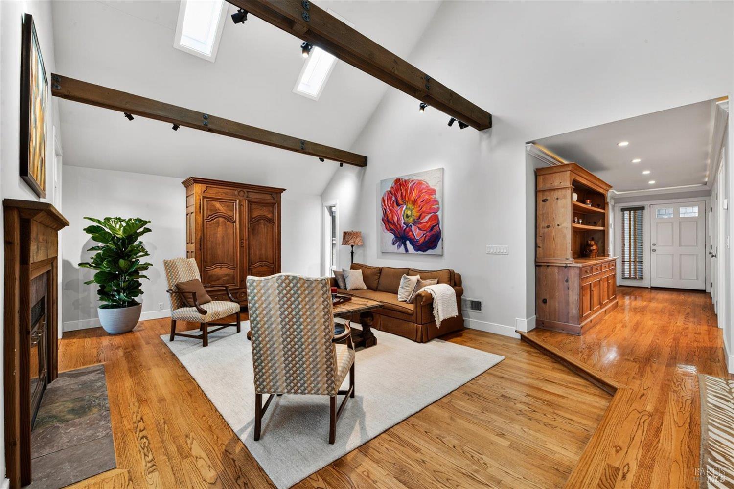 1866 Oak Circle