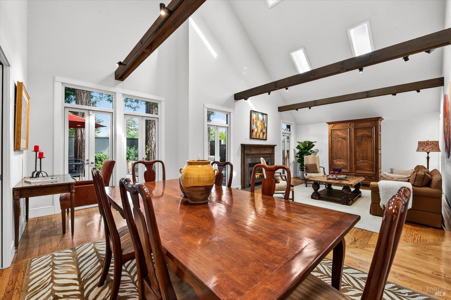 1866 Oak Circle