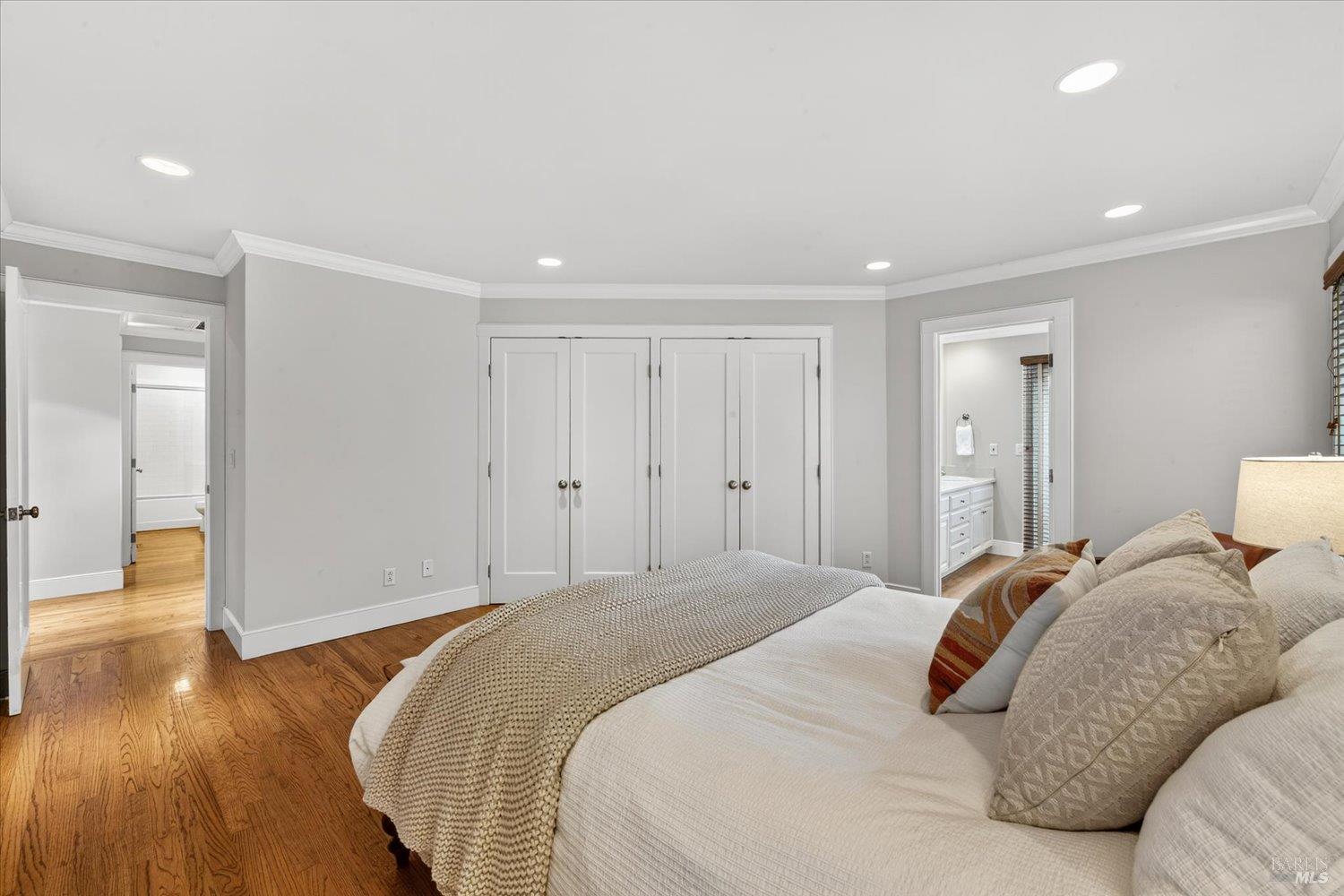 1866 Oak Circle
