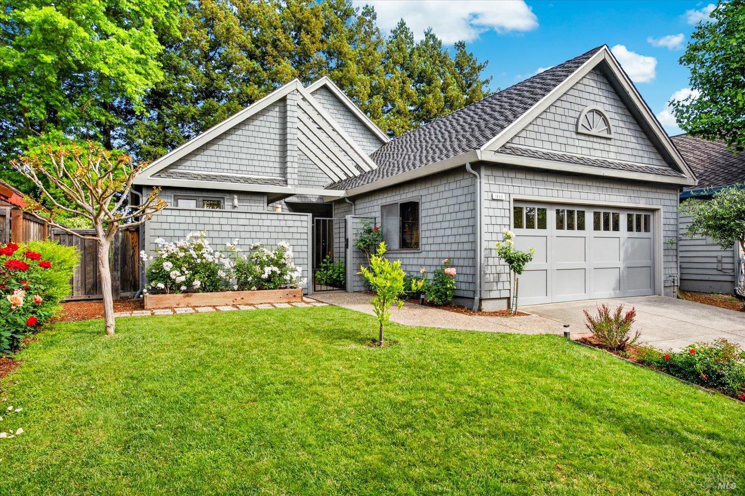 1866 Oak Circle