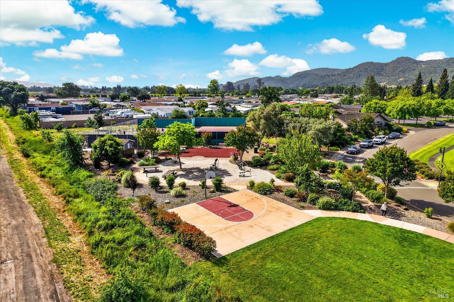 1866 Oak Circle