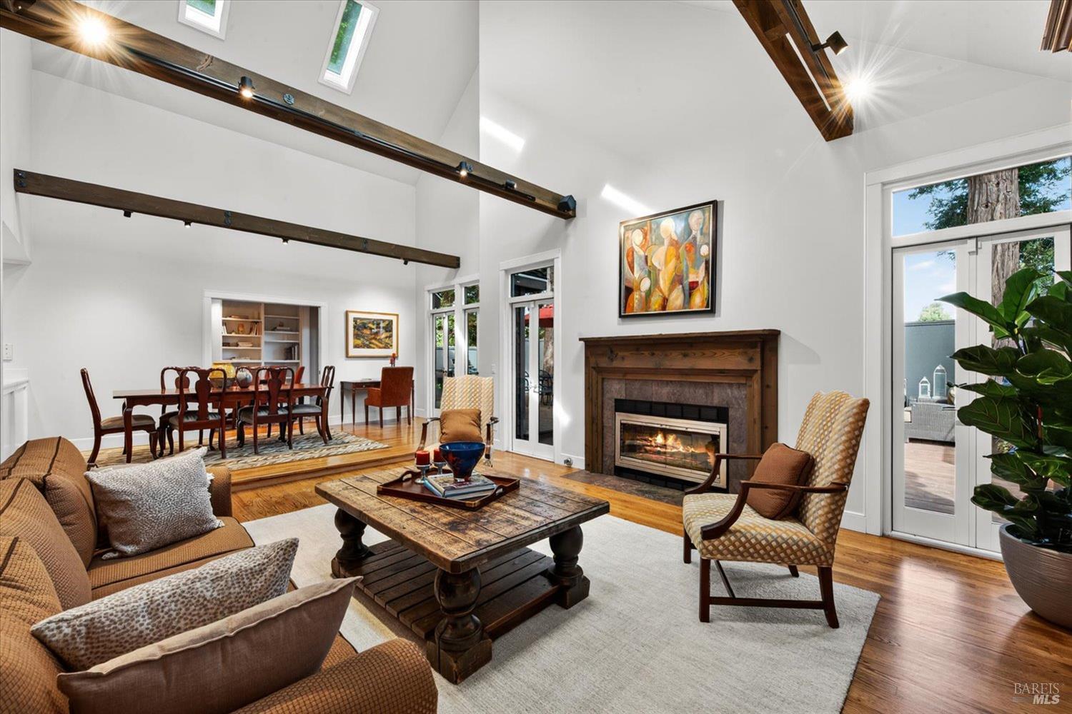 1866 Oak Circle