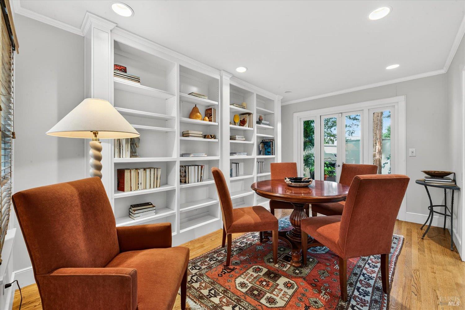 1866 Oak Circle