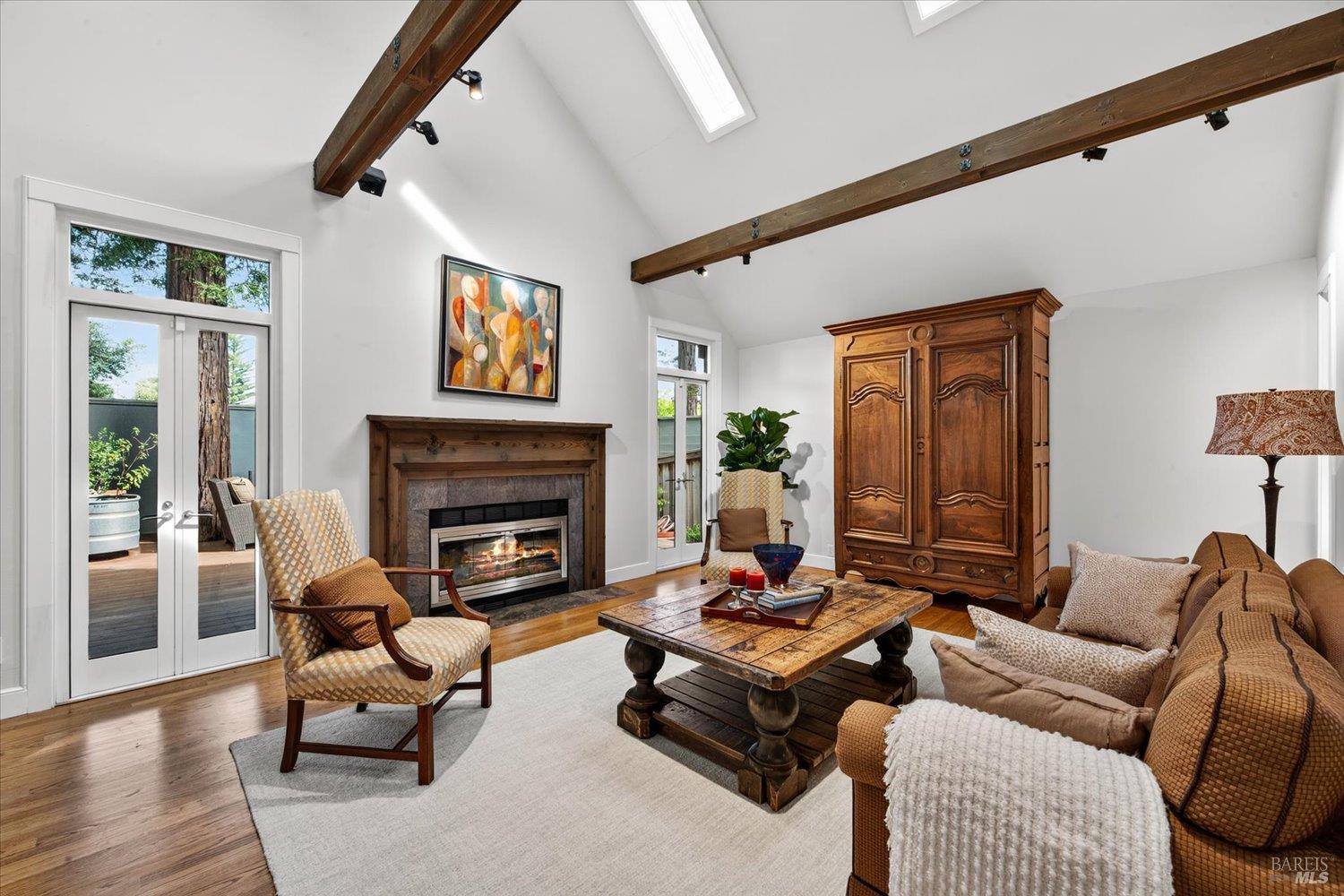 1866 Oak Circle