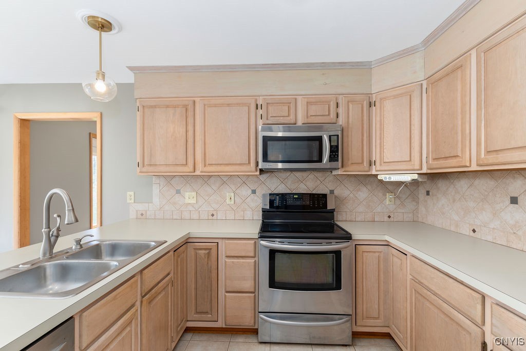 3293 Greenleafe Drive