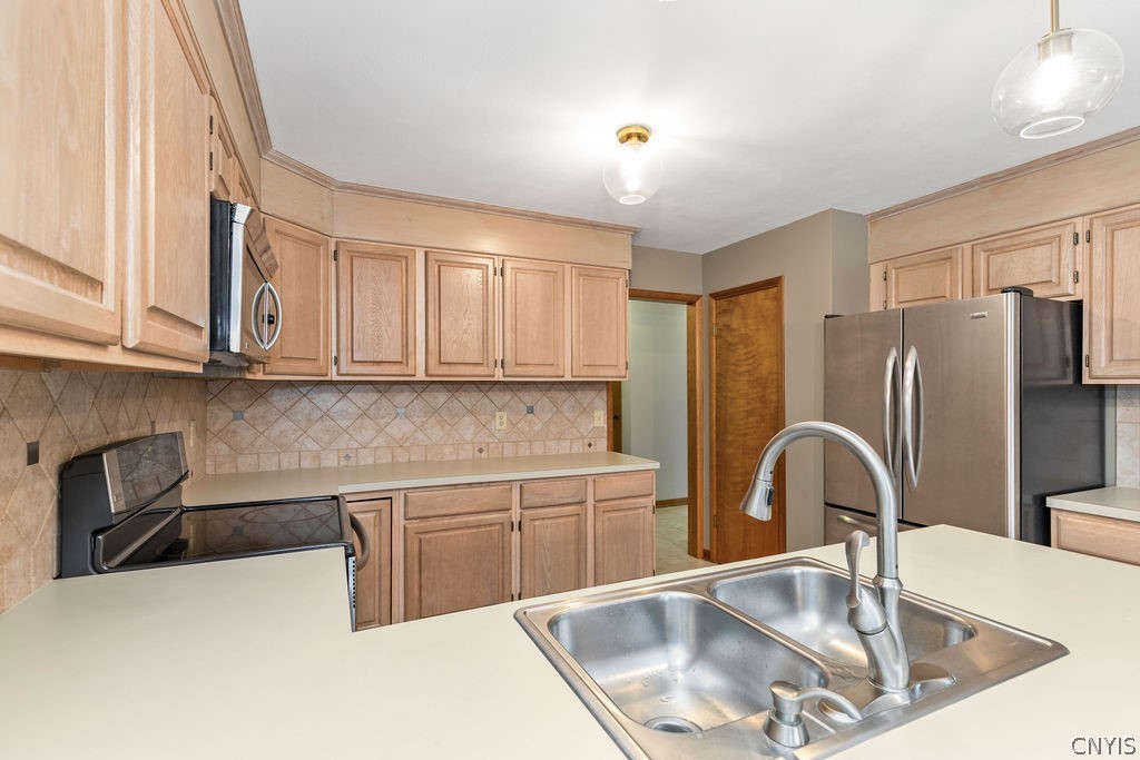 3293 Greenleafe Drive