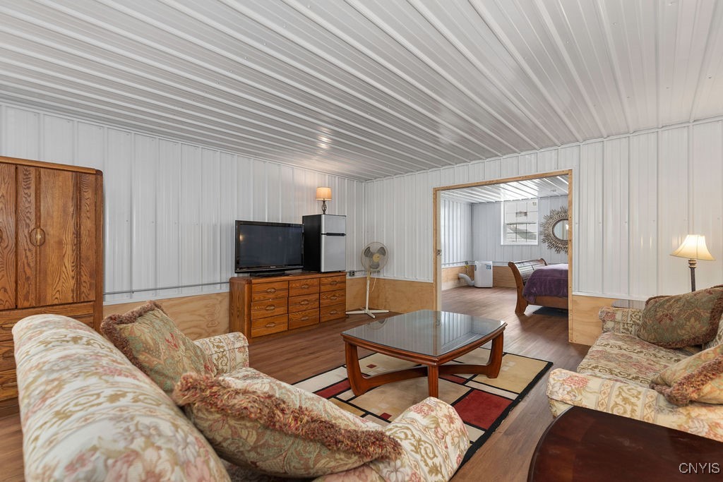 7649 Tuttle Road