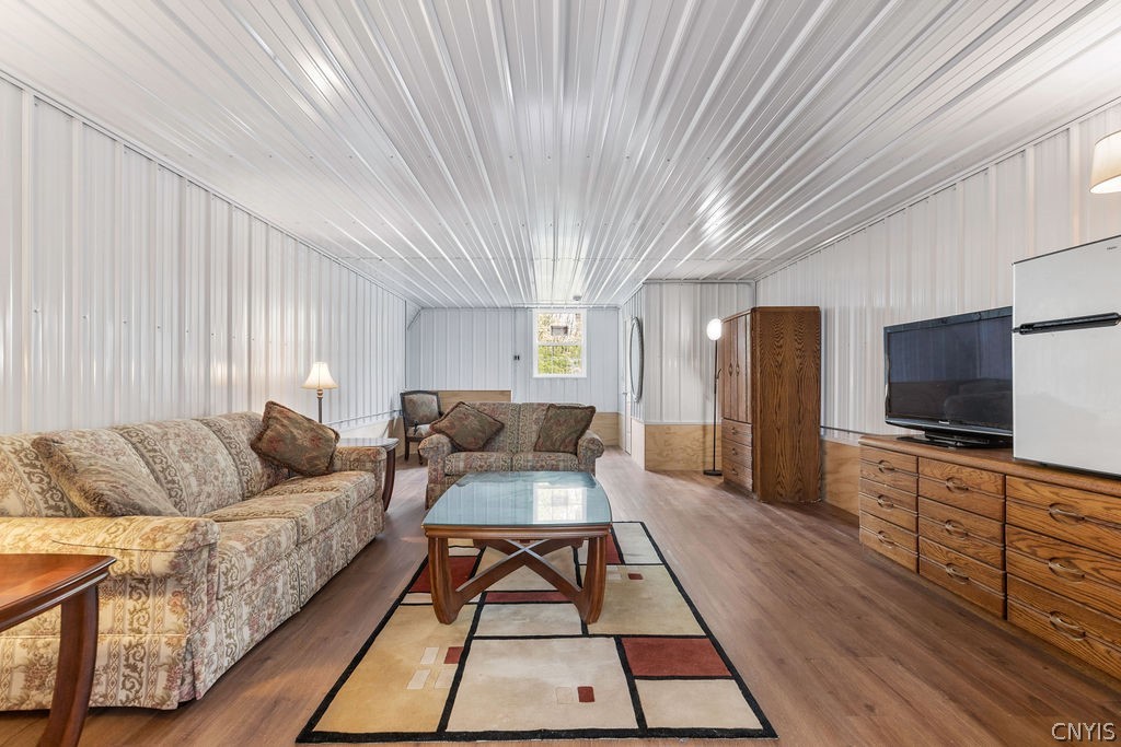 7649 Tuttle Road