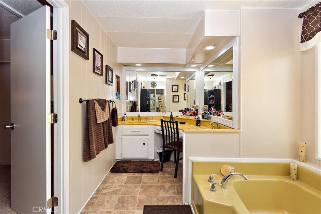 5800 Hamner Avenue 657