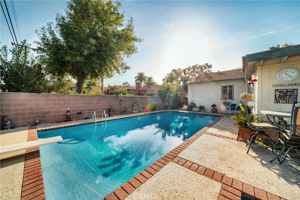 1012 N Pasadena Avenue