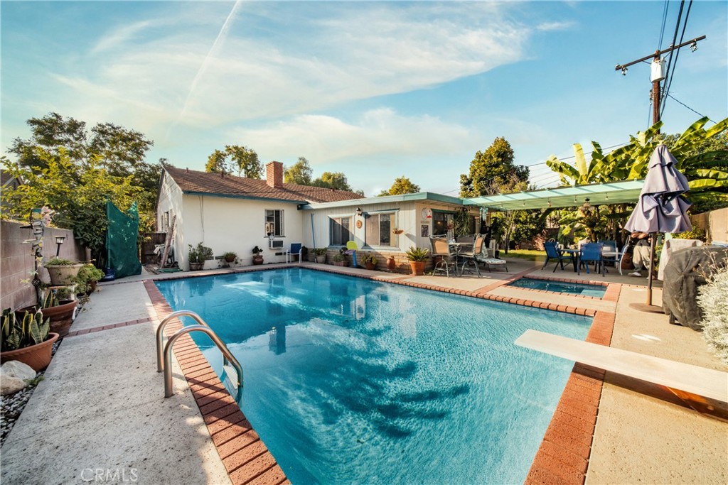 1012 N Pasadena Avenue