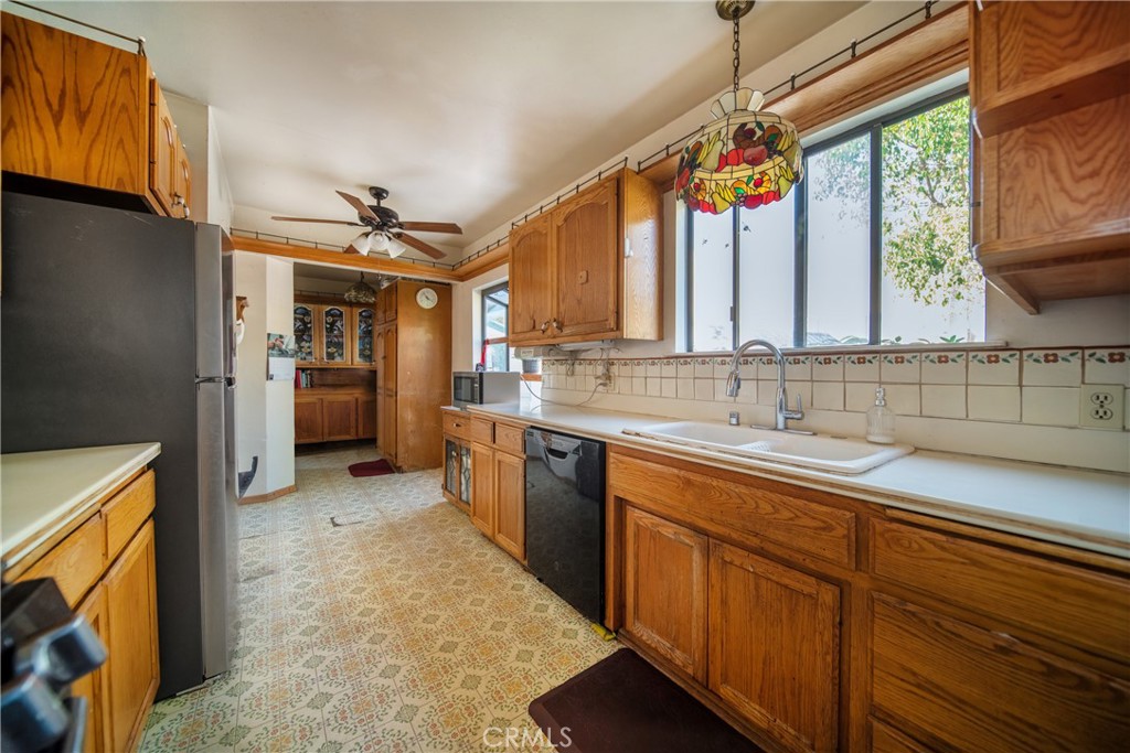 1012 N Pasadena Avenue