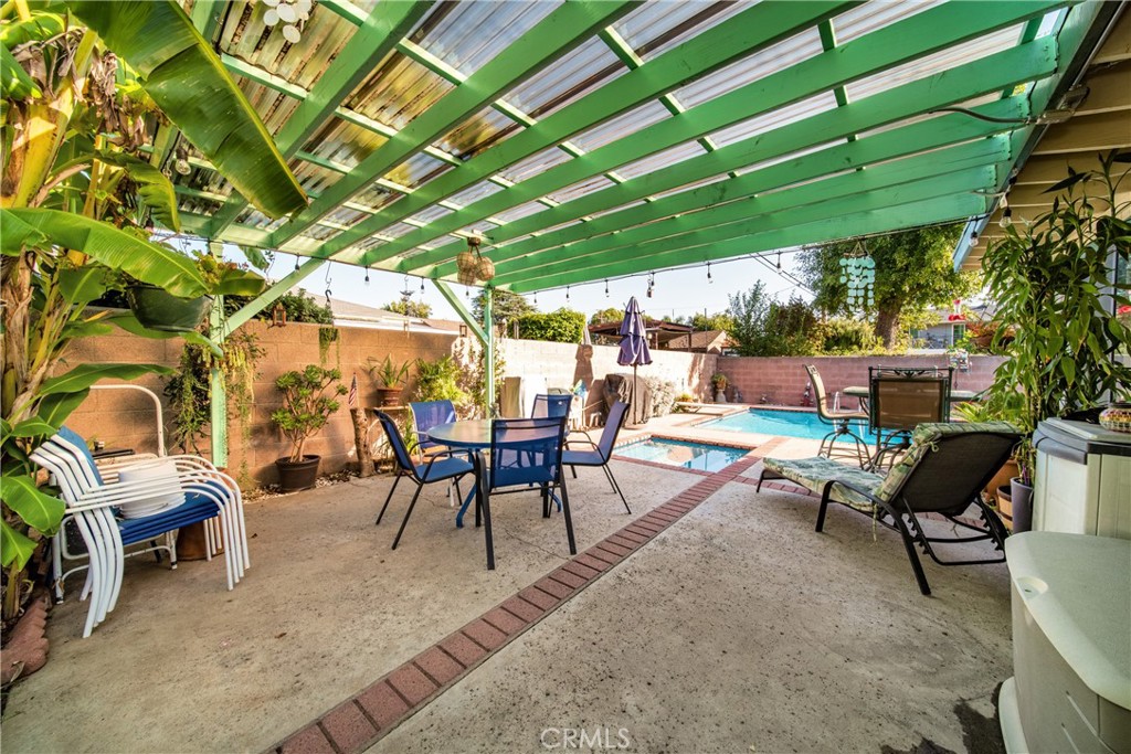 1012 N Pasadena Avenue