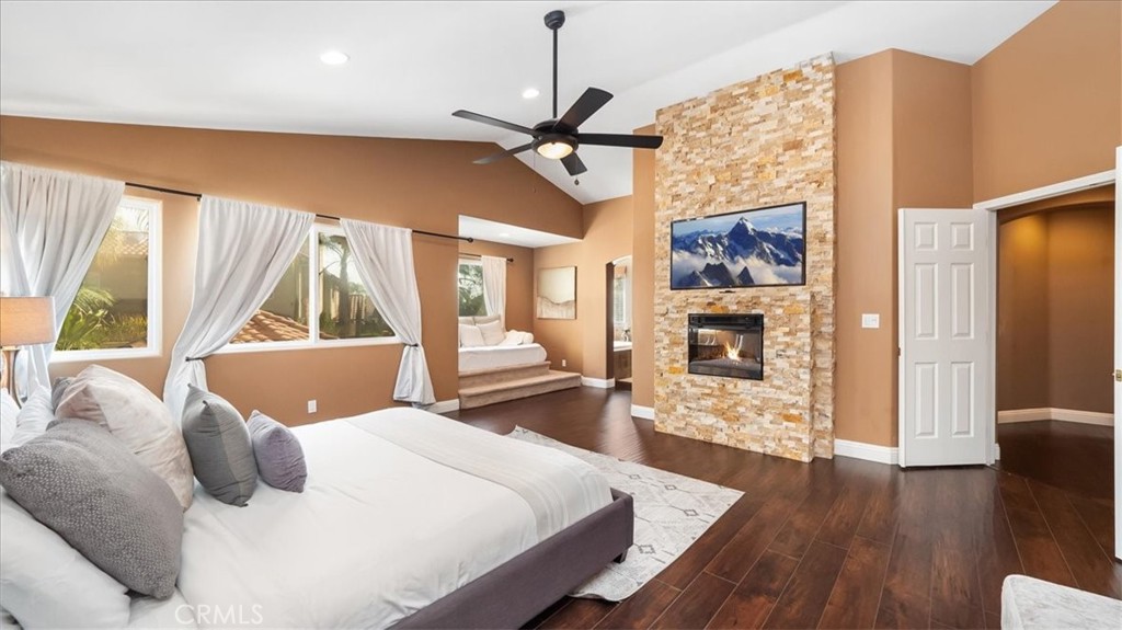 23952 Via De Gema Linda