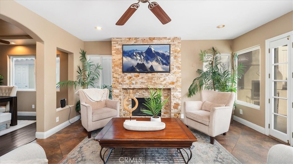 23952 Via De Gema Linda