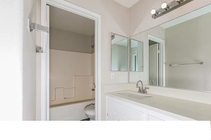 12668 Biscayne Avenue