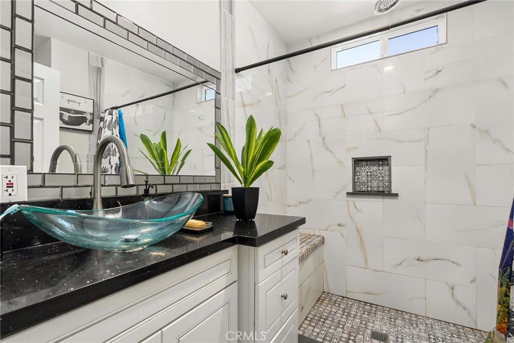 1734 N Spring Avenue