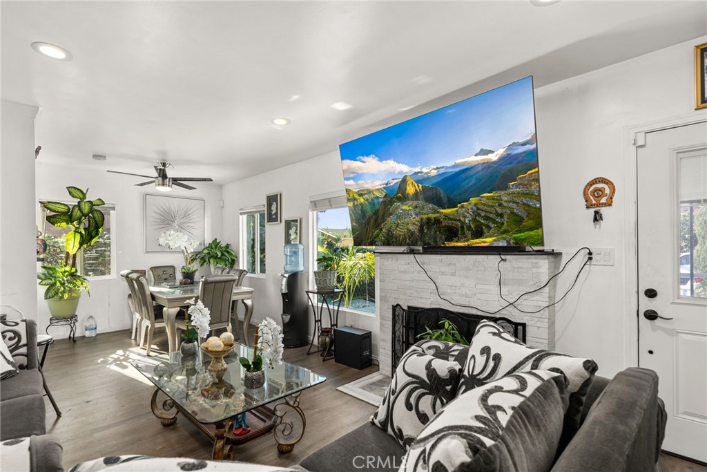 1734 N Spring Avenue