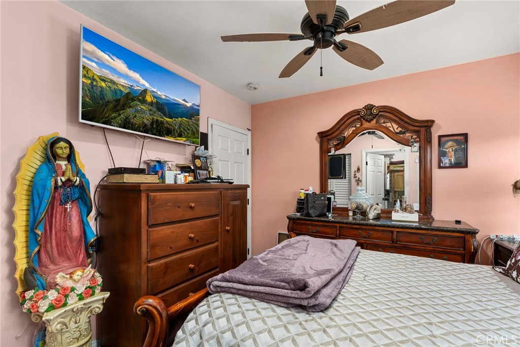 1734 N Spring Avenue