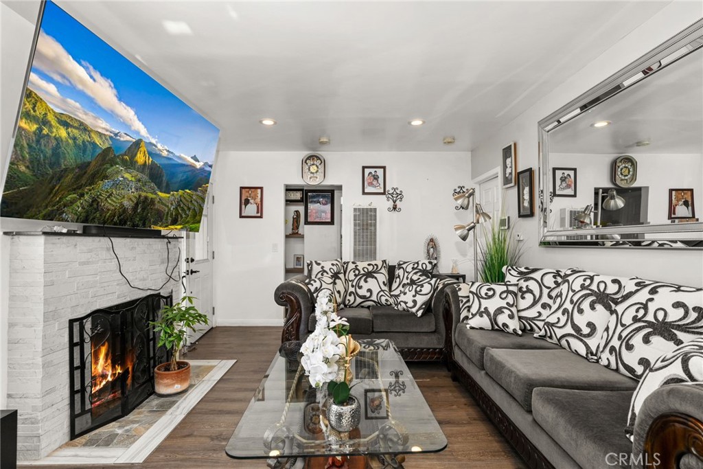 1734 N Spring Avenue