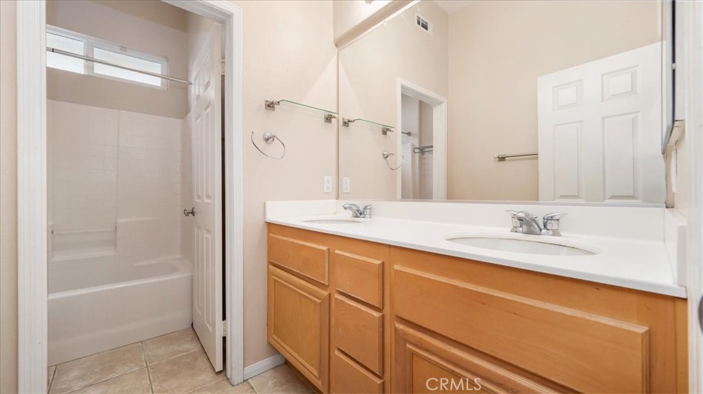 32028 Calle Caballos