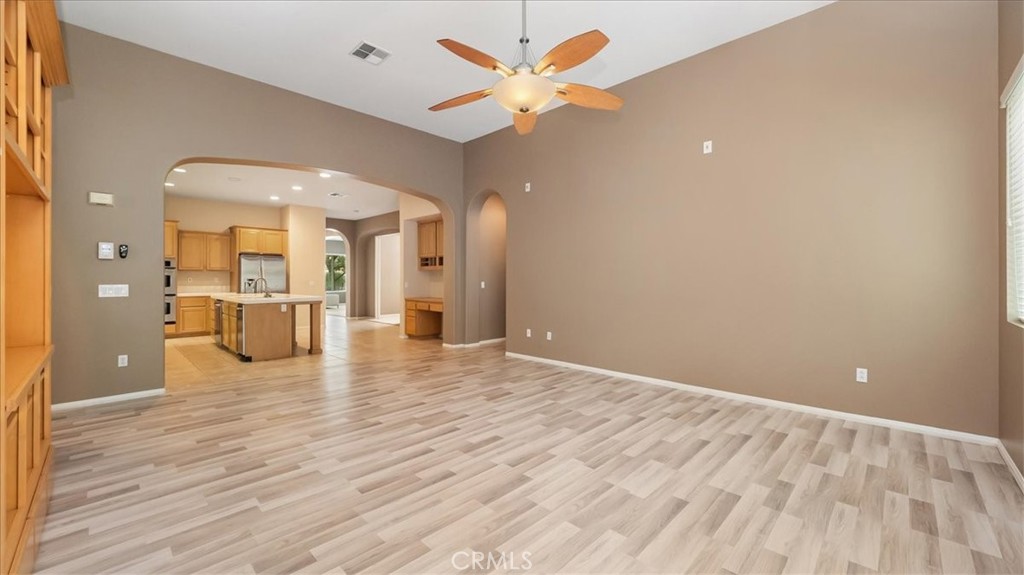 32028 Calle Caballos