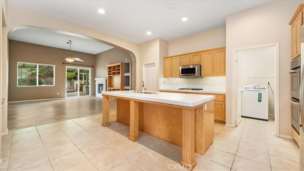 32028 Calle Caballos