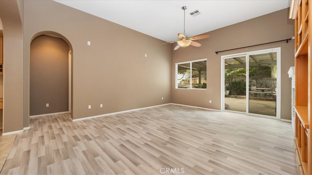 32028 Calle Caballos