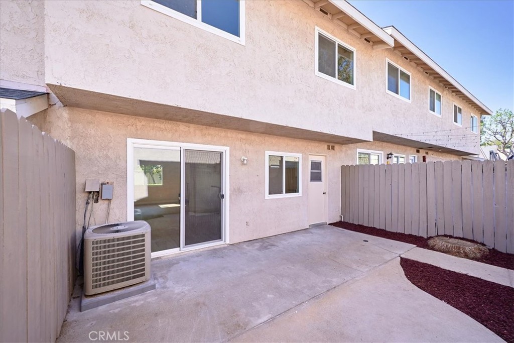 1337 N Elderberry Avenue