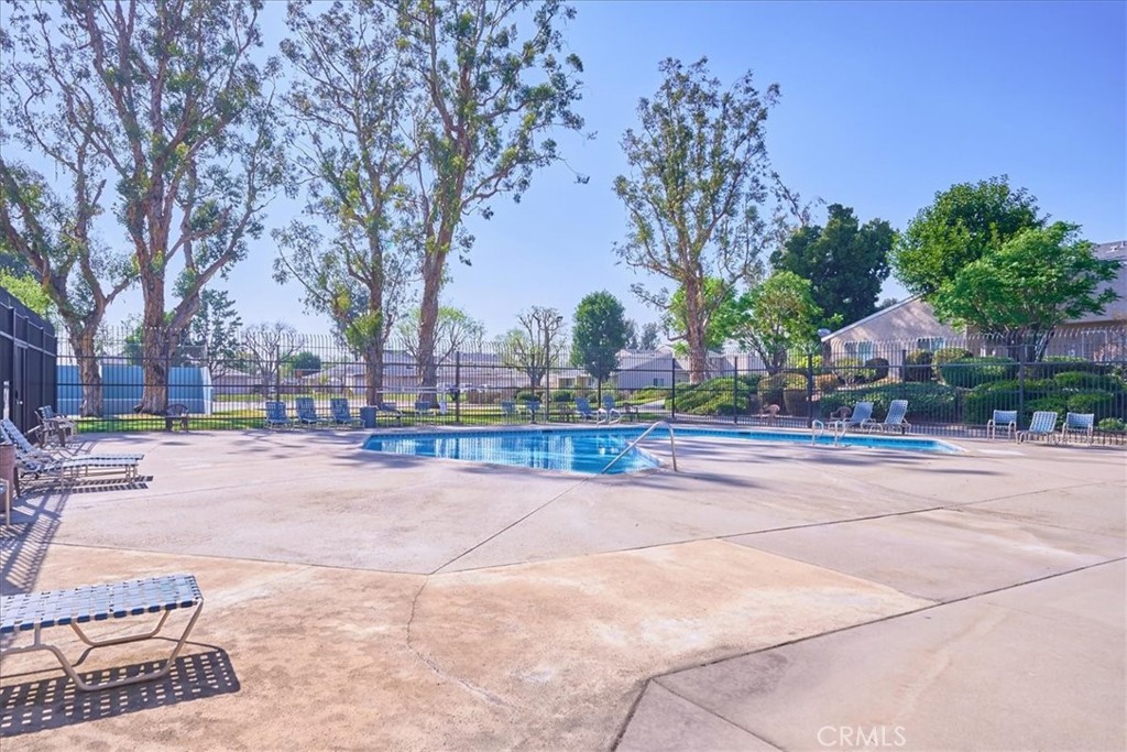 1337 N Elderberry Avenue