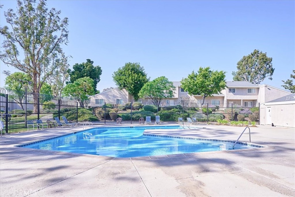 1337 N Elderberry Avenue