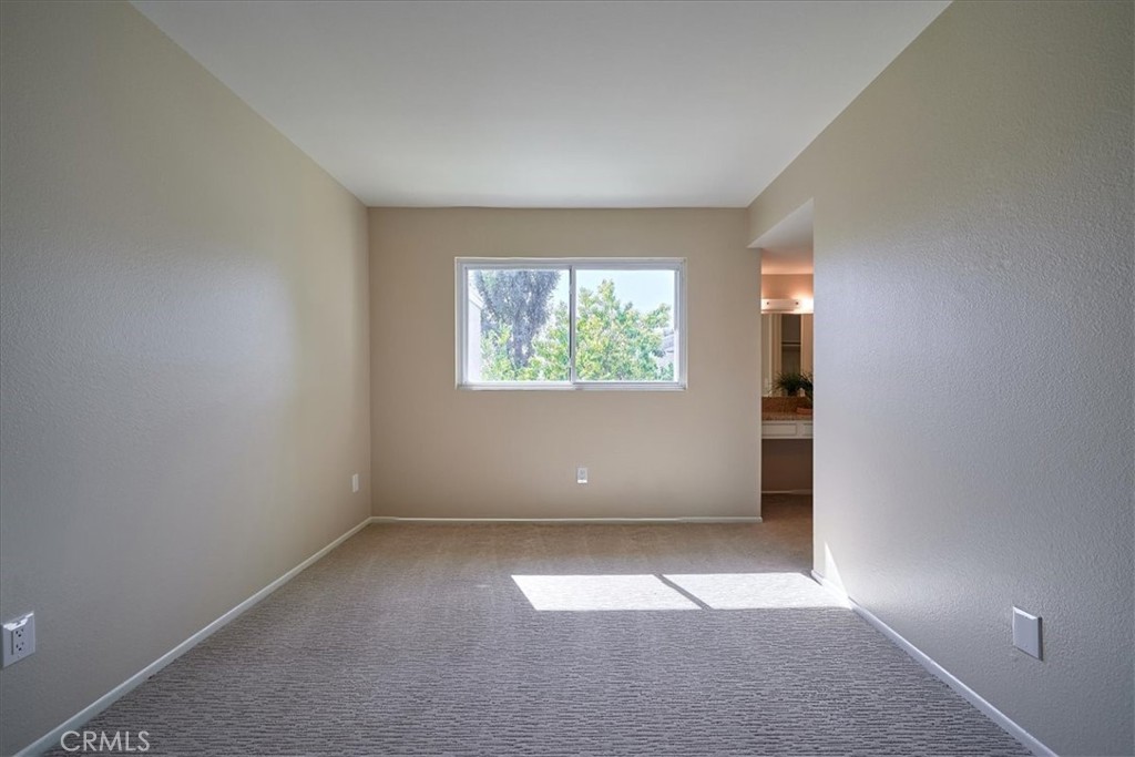 1337 N Elderberry Avenue