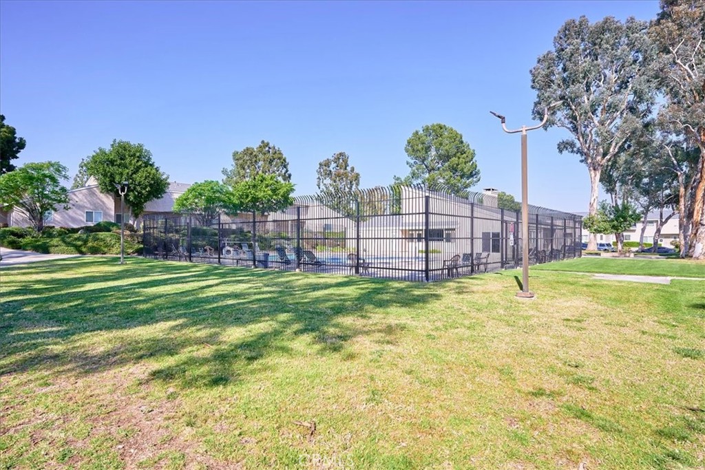 1337 N Elderberry Avenue