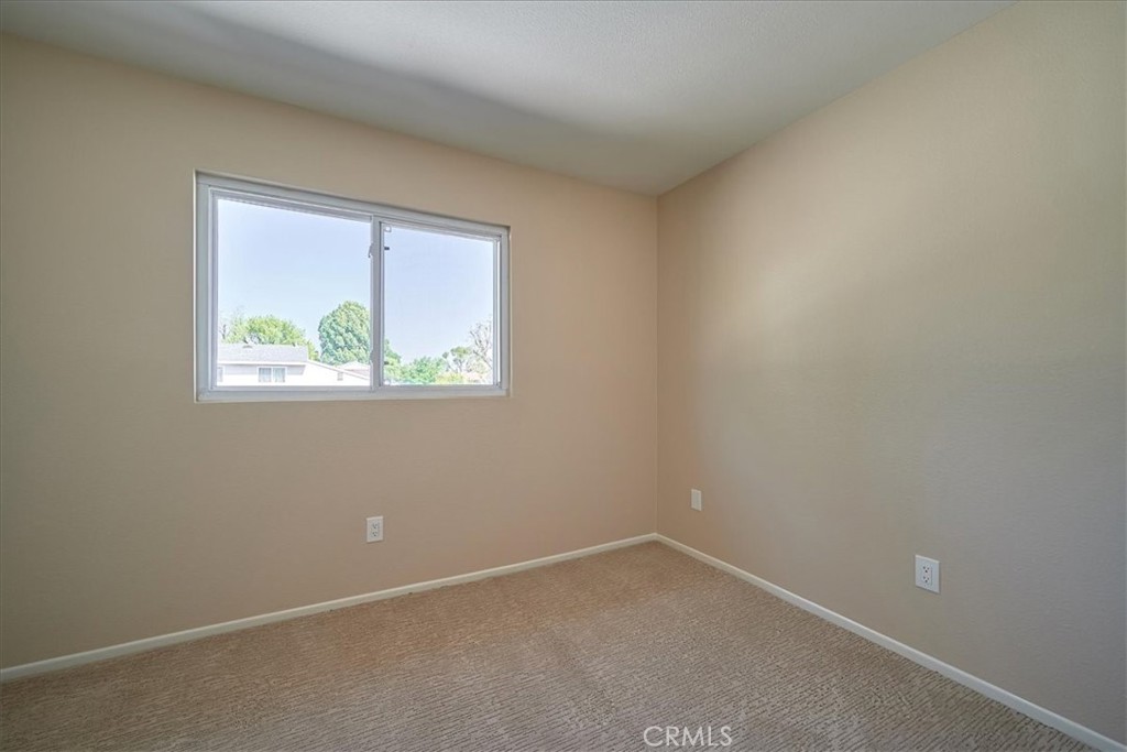 1337 N Elderberry Avenue