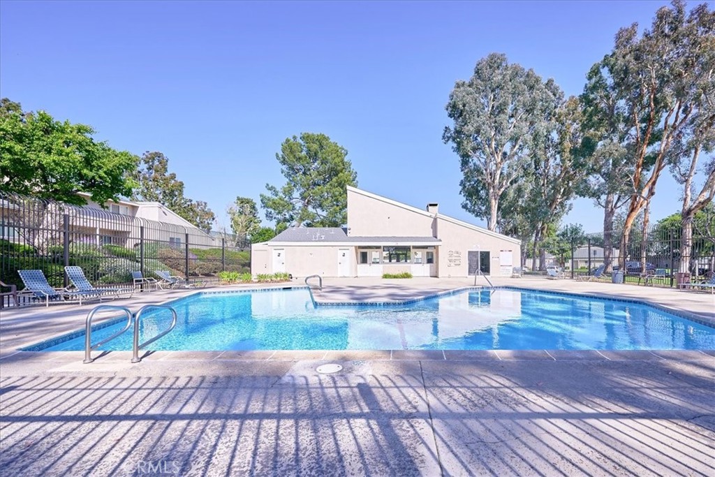 1337 N Elderberry Avenue