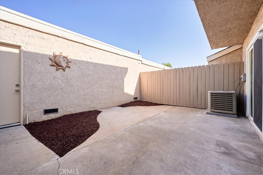 1337 N Elderberry Avenue